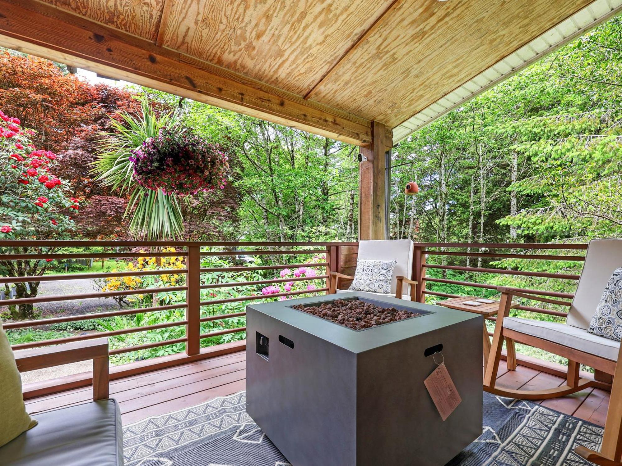 Woods Waves: Luxury Coast Cabin King Beds Pets Tillamook Exterior photo