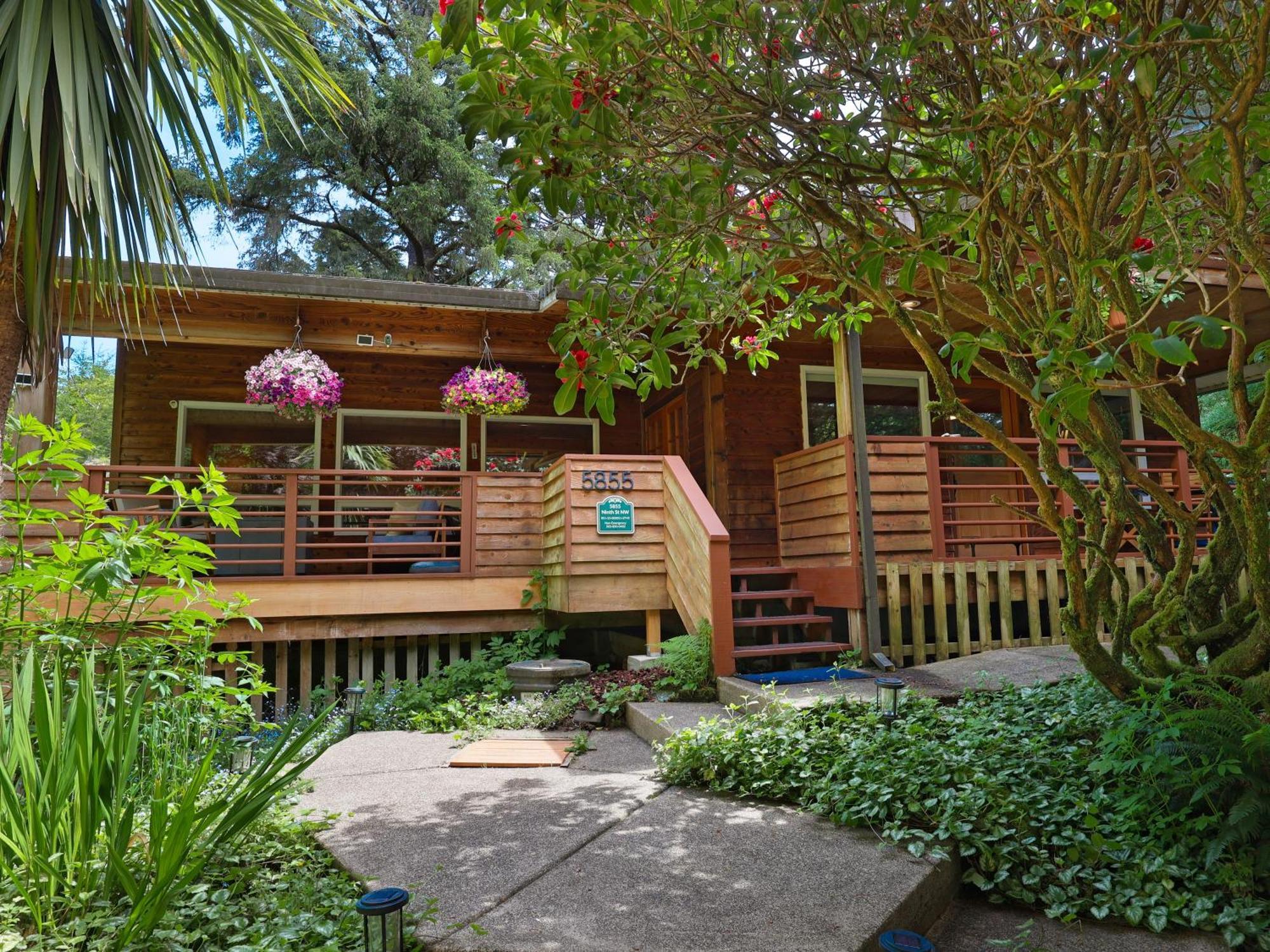 Woods Waves: Luxury Coast Cabin King Beds Pets Tillamook Exterior photo